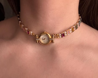 Collier montre or et arc-en-ciel