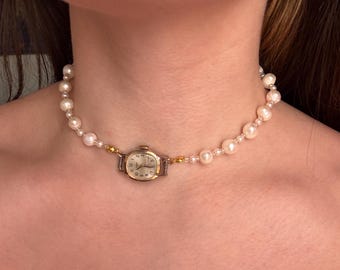 Collar de reloj de oro y perla