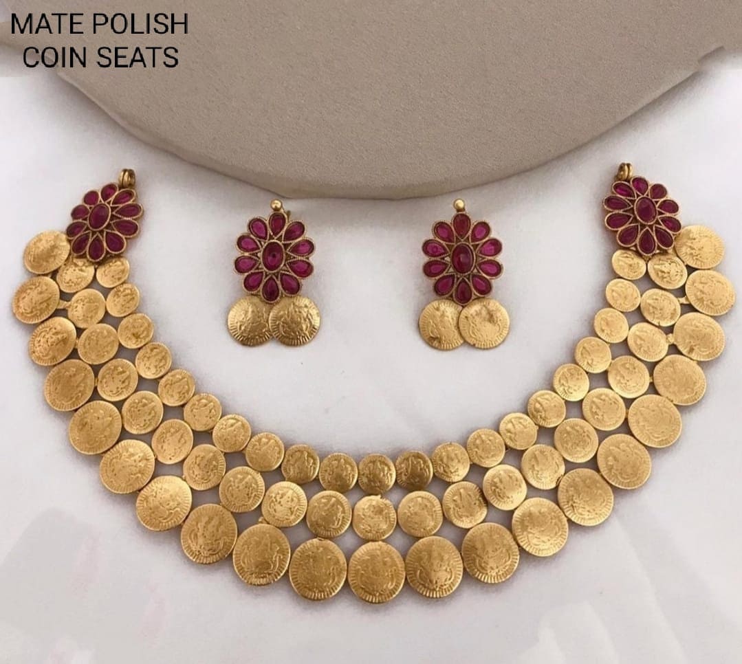 Lakshmi pendant gold necklace with price deals