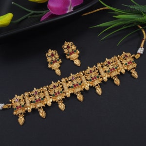 Goldfertiges Brauthalsketten-Set mit passenden Ohrringen / Bollywood Schmuck / Tempelschmuck / südindisches Halsketten-Set / mattgold