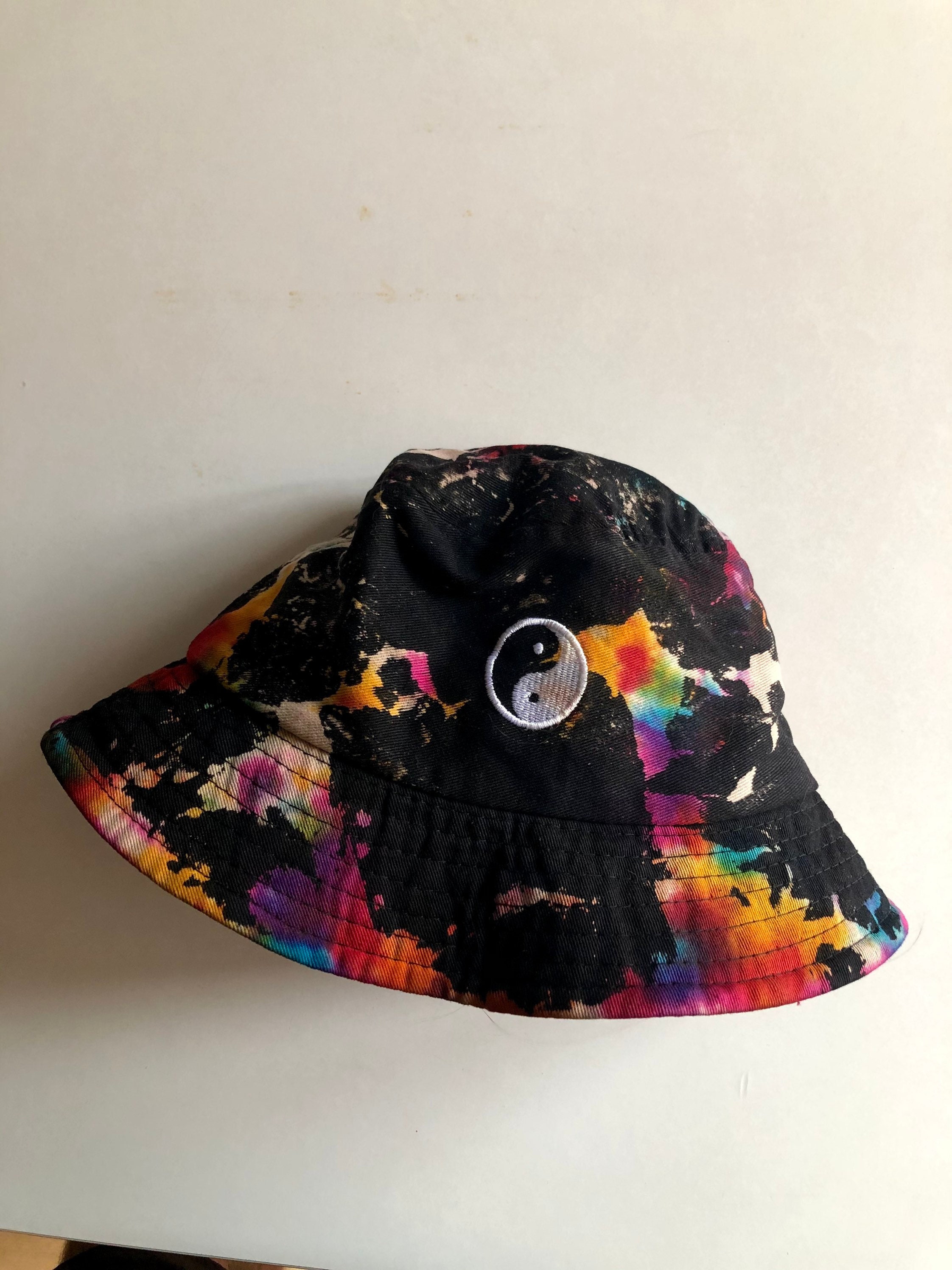 Unisex Bucket Hat Rainbow Tie 