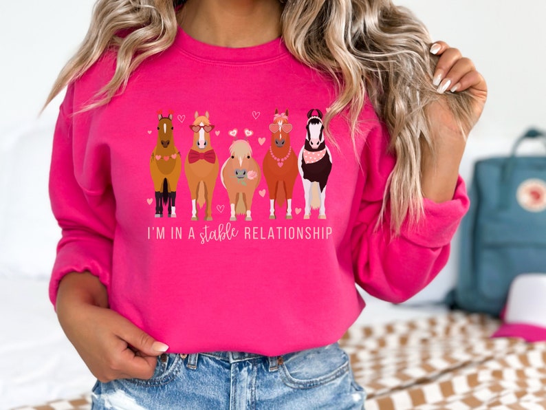 Valentines Day Horse Sweatshirt Horse Sweater for Women Horse Gifts Horse Shirt Equestrian Valentine Horse Crewneck Lover Gift Sweat Shirts zdjęcie 2