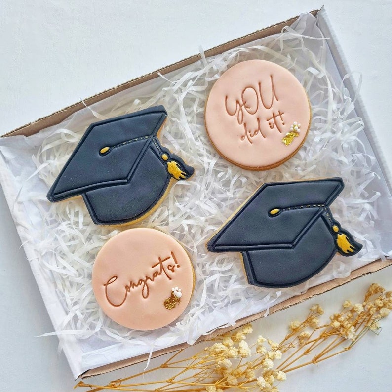 Graduation Cookies /Graduation Biscuits / Graduation Gift /Graduation Present / Celebration /Class of 2022 / Congratulations / Congrats image 1