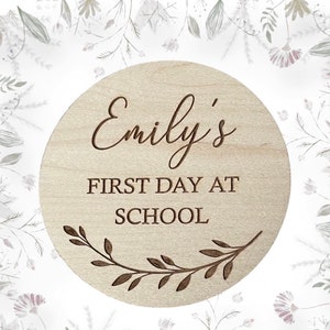 Personalisierte Erster Schultag Plakette, Schulanfang Andenken, Schulanfang Zeichen, Erster Tag des Kindergartens, Holz Foto Requisite für Kinder