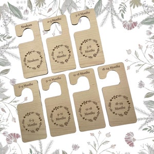 Conjunto de 7 divisórias florais para guarda-roupa de bebê, novos cabides gravados para roupas de bebê, presente de chá de bebê, divisórias para armário de bebê