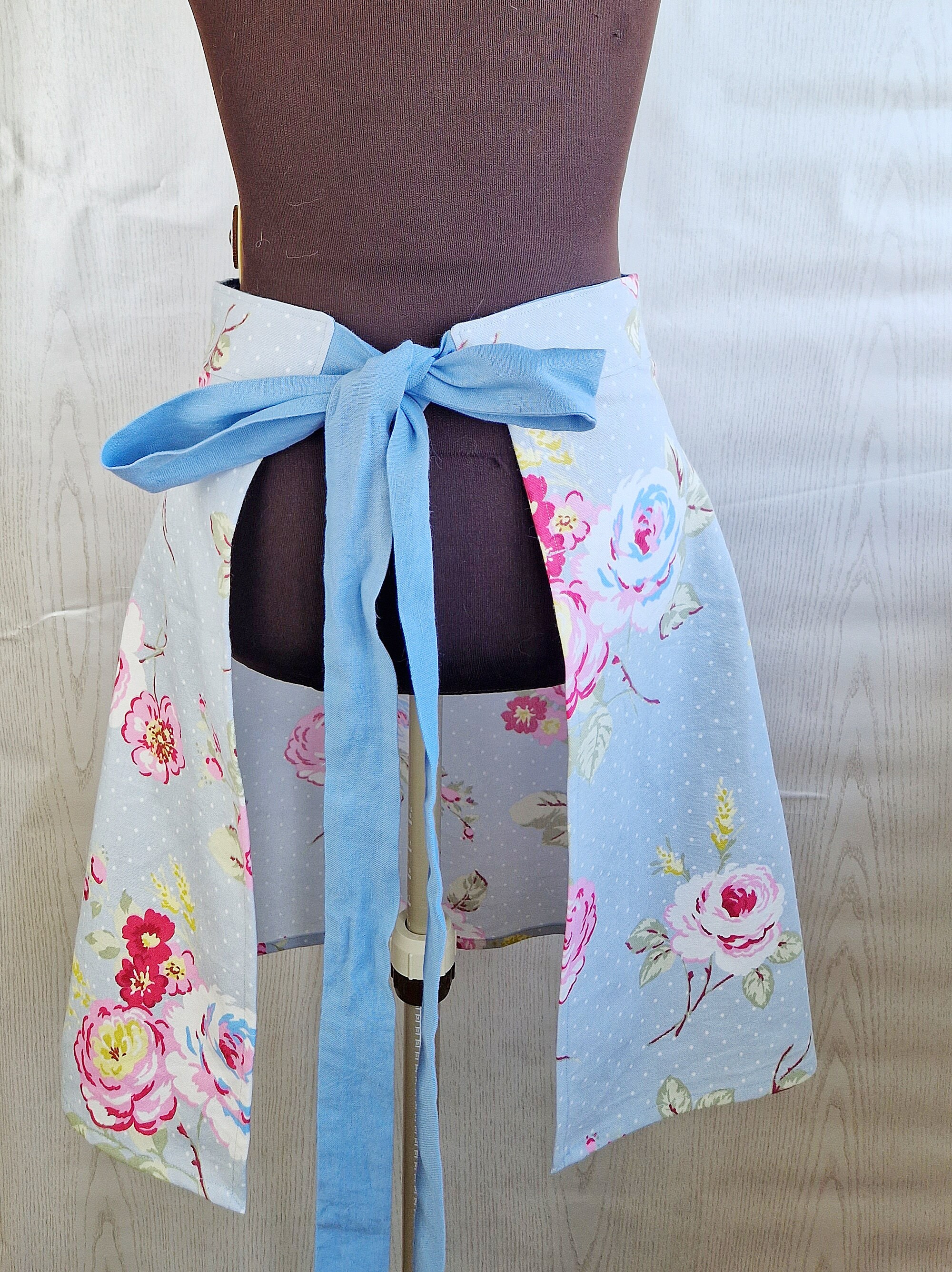 Shirene Damesschort, vintage bloemen-canvas-schort met bloemenpatroon en zakken, verstelbare keuken-kookschorten, grillschorten, tuinschorten, ideaal om te koken, bakken en tuinieren (Roze