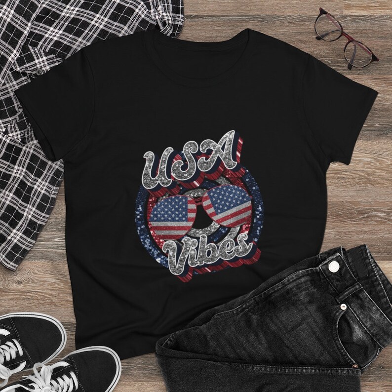 USA Vibes American Flag Retro Vintage Women/'s Heavy Cotton Tee