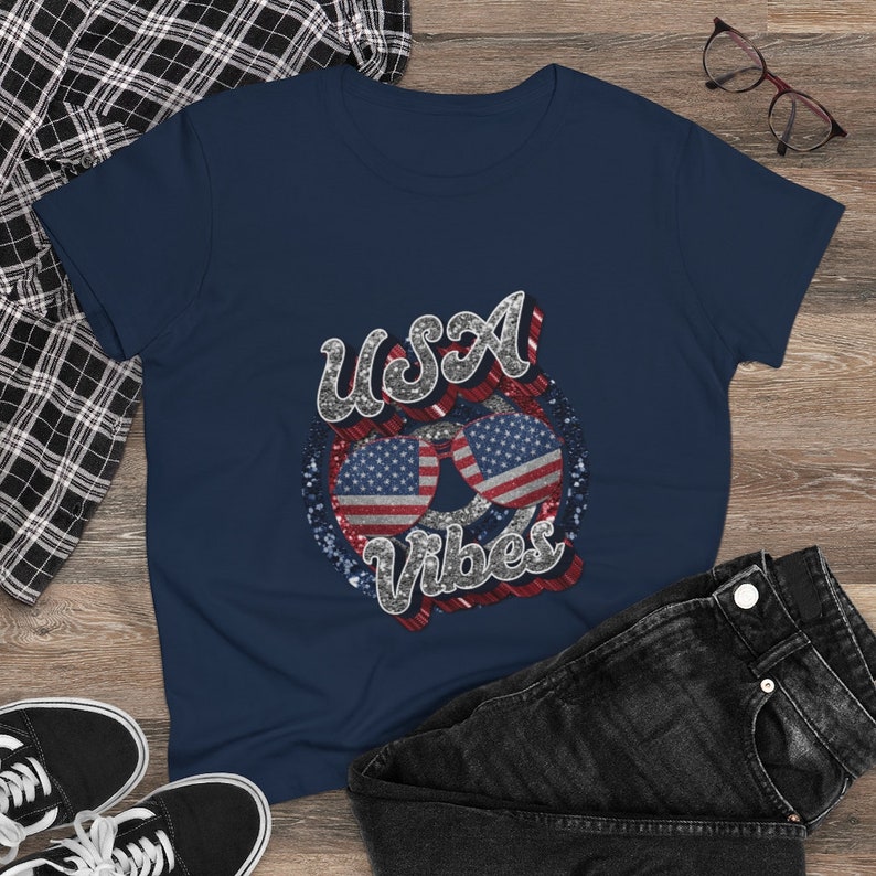 USA Vibes American Flag Retro Vintage Women/'s Heavy Cotton Tee