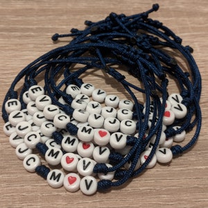 Bracelet minimaliste en cordon Macramé coloré et perles blanches écriture noire, Parfait pour EVJF ou Mariage image 3