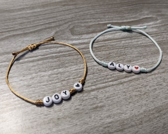 Bracelet minimaliste en cordon macramé, Bracelet personnalisable avec prénom, initial ou mantra, Cadeau personnalisé Anniversaire, Pâques