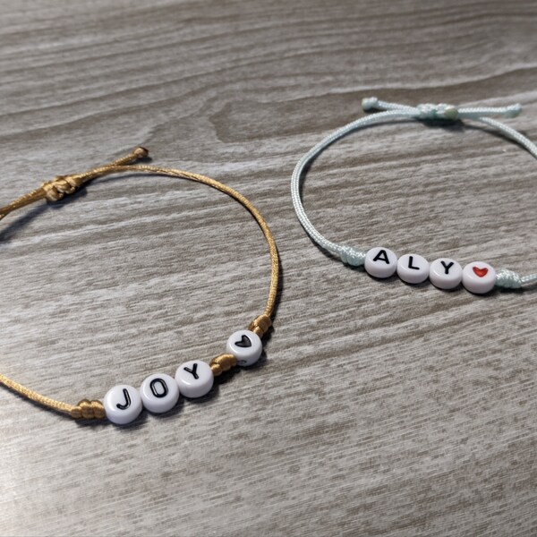 Bracelet minimaliste en cordon macramé, Bracelet personnalisable avec prénom, initial ou mantra, Cadeau personnalisé Anniversaire, Pâques