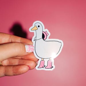 Sticker canard cowgirl, animal de la ferme western, bottes de cowboy roses fuchsia, noyau de chalet, cadeau Galentine, mignon tendance, EVJF, juste une fille
