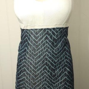 Puede incluir: Un letrero de madera r&uacute;stica con el texto "Welcome to our home" en letras blancas. El letrero presenta un acabado envejecido y un dise&ntilde;o simple y acogedor, ideal para la decoraci&oacute;n de la entrada.