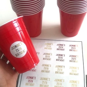 SOLO ADESIVI personalizzati per tazza rossa/coppa per feste/coppa per singolo – da aggiungere alle tazze per compleanni ed eventi – qualsiasi colore include bellissime opzioni di trasferimento in lamina