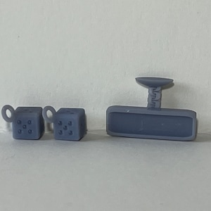 1:10 scale rear view mirror ans dice set
