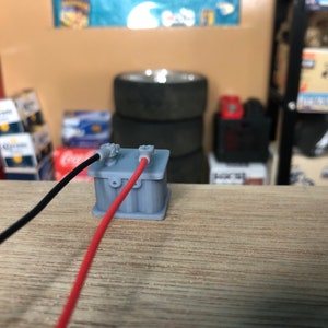 1:10 scale car battery