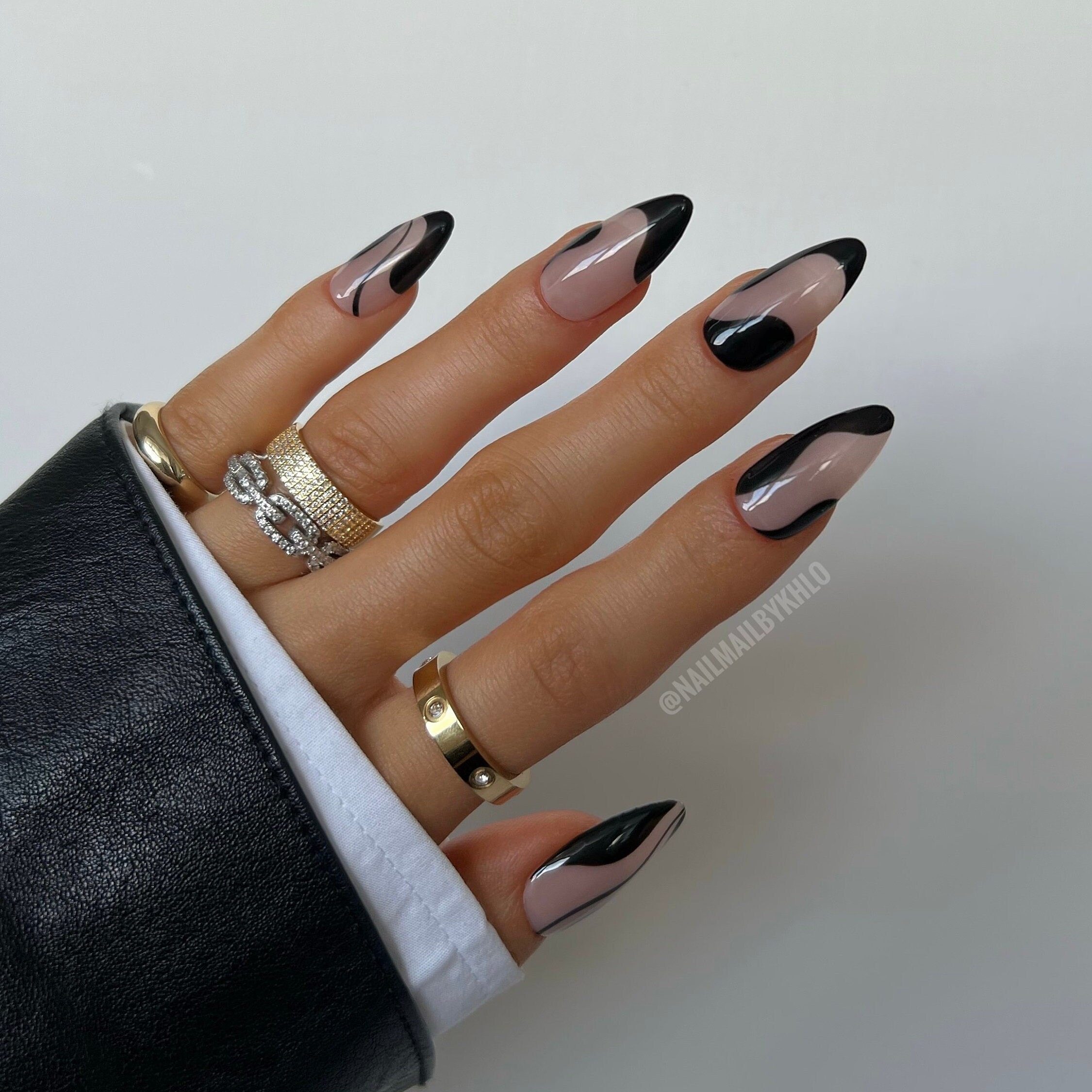 NINA Reusable Hand Painted Press on Nails Minimalist Black 
