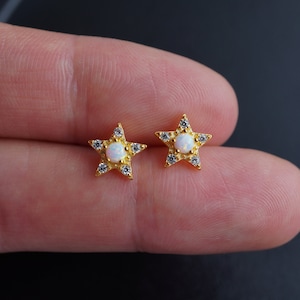 Pendientes de ópalo, pendientes de estrella, pendientes celestiales, joyas de ópalo de fuego etíope, mini pendientes lindos, pendientes minimalistas