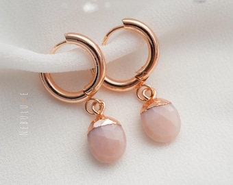 Créoles en opale, pierre de naissance d'octobre, boucles d'oreilles avec pierre de naissance, créoles en argent, bijoux en opale rose, boucles d'oreilles Huggie avec breloque