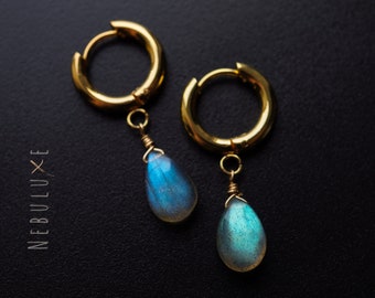 Orecchini a cerchio labradorite, orecchini a cerchio di cristallo, orecchini a cerchio in argento dorato, orecchini labradorite, orecchini Huggie, gioielli labradorite