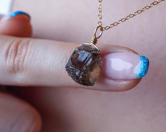 Collana di quarzo fumé grezzo • Pietra portafortuna di aprile • Collana di cristallo grezzo • Gioielli in quarzo fumé • Collana con pietra portafortuna grezza