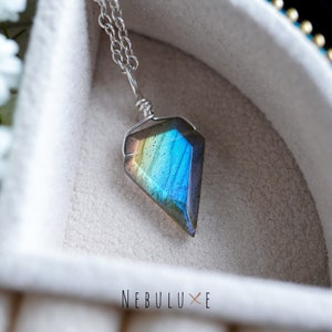 Labradorite Pendant Necklace • Leo & Scorpio Zodiac Jewellery • 21st Birthday Gift For Her • Labradorite Crystal Jewelry • Empath Necklace