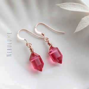 Boucles d'oreilles en tourmaline rose, Bijoux avec pierre de naissance d'octobre, Créoles en cristal, Boucles d'oreilles ponctuelles, Boucles d'oreilles uniques, Bijoux en tourmaline