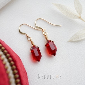 Garnet Earrings, January Birthstone, 2nd Anniversary Gift, Threader Earrings, Birthstone Earrings, Garnet Jewellery, Unique Crystal Earrings