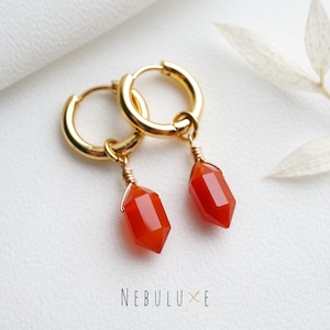 Karneol Creolen, Kristall Creolen, Juli Geburtsstein, Huggie Creolen, Karneol Schmuck, Handgemachte Ohrringe, Einzigartige Ohrringe