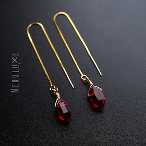 Granat Einfädler Ohrringe, Januar Birthstone Ohrringe, Gold Creolen Ohrringe, Einfädler Ohrringe, Durchziehen Ohrringe, Lange Ketten Ohrringe