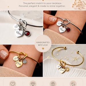 Peut inclure: Un bracelet jonc argent&eacute; et dor&eacute; avec un n&oelig;ud, une breloque ronde grav&eacute;e d'un chiffre, une breloque en forme de c&oelig;ur grav&eacute;e d'un pr&eacute;nom et une pierre pr&eacute;cieuse ronde. Le texte MATCHING BRACELET Made to be yours est visible sur l'image.