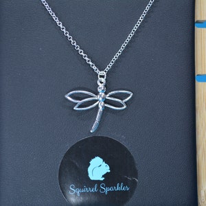 Colgante de libélula, collar de libélula, collar de plata, naturaleza, joyería de vida silvestre, regalos para ella, rellenos de medias.