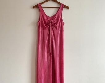 70s Sleeveless Pink Adjustable Tie Keyhole Neck Full-length Slip Dress| Vintage Lingerie 1970s Ribbed Semi-Sheer Maxi Nightgown
