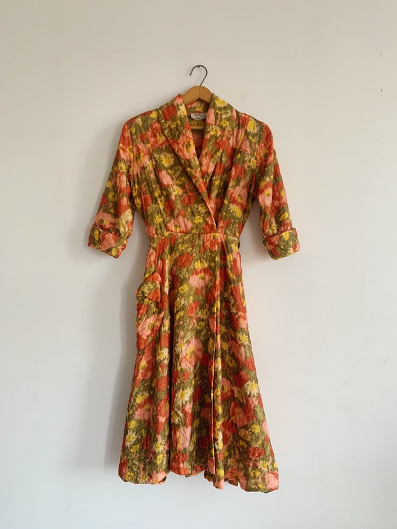 40s Quilted Floral Print Housecoat | 1940s Impres… - image 9