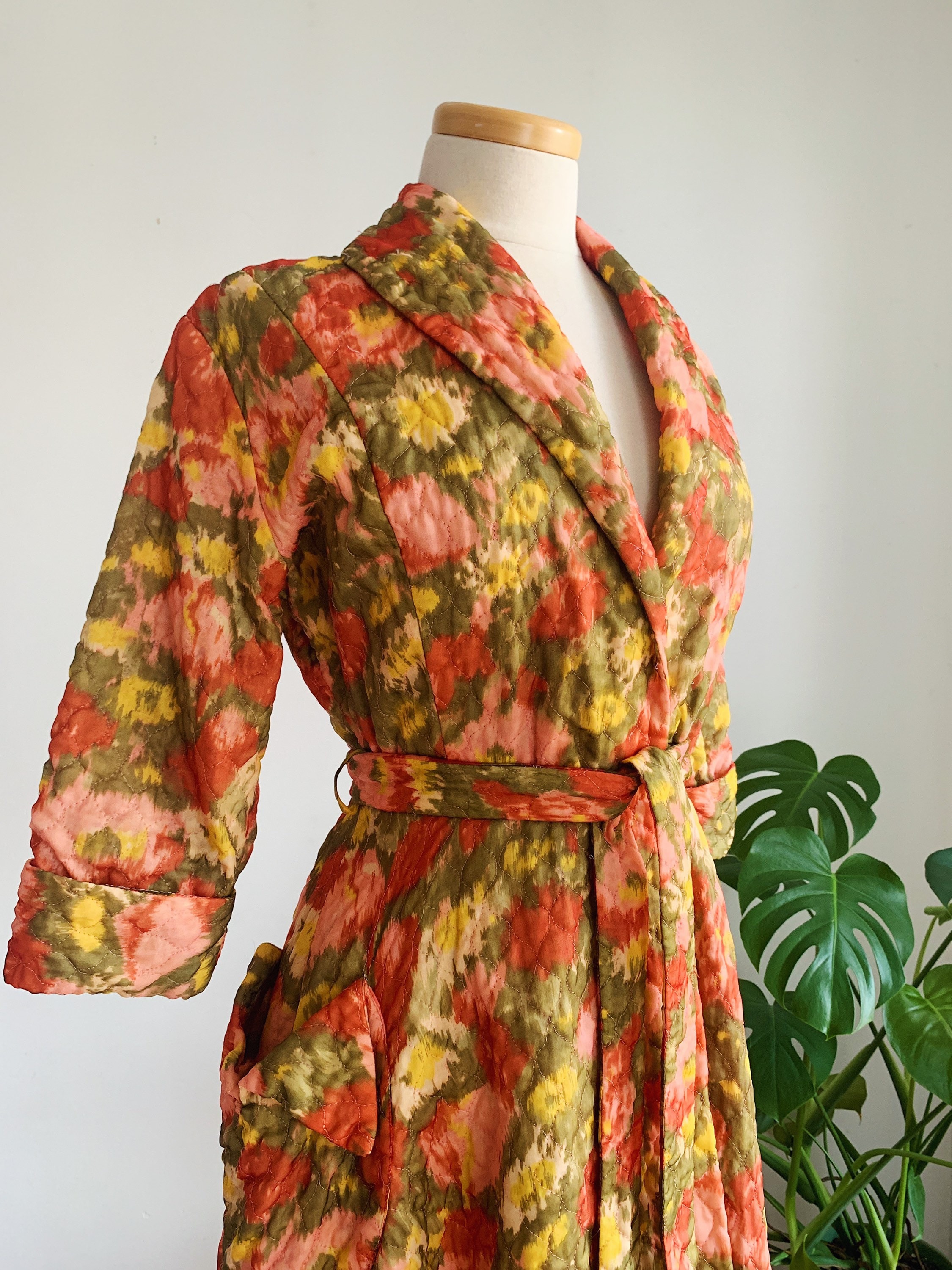 40s Quilted Floral Print Housecoat | 1940s Impressionist Floral