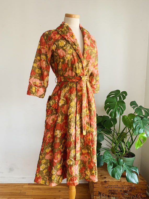 40s Quilted Floral Print Housecoat | 1940s Impres… - image 10