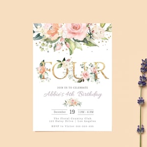 Bewerkbare sjabloon voor verjaardagsuitnodiging met vier bloemen roze blos thema vierde verjaardag 4-jarige bloem themafeestje uitnodigen. DIRECT DOWNLOADEN
