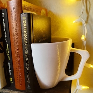 Coffee Cup Bookend – Tea Lover Gift, Minimalist Bookshelf Decor, 3D Printed Mug Bookend