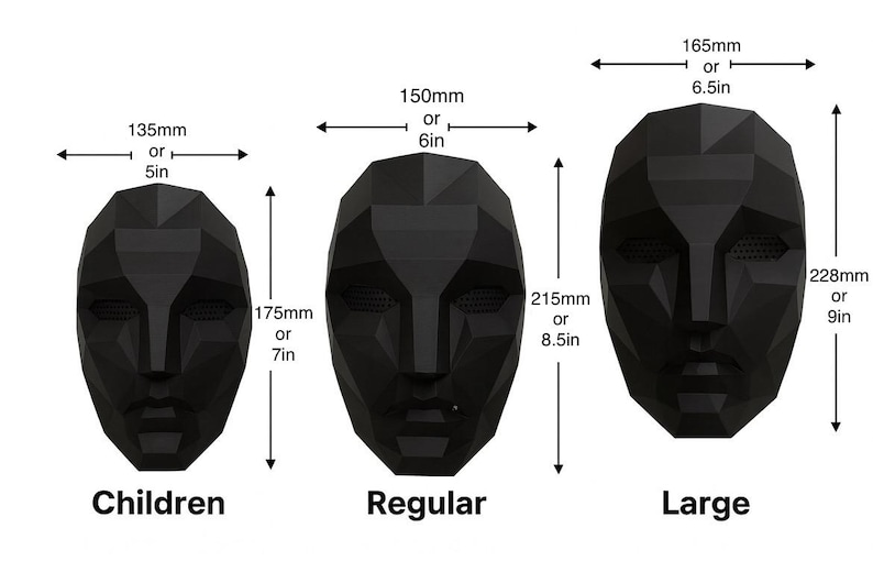 K&ouml;nnte beinhalten: Drei schwarze geometrische Gesichtsmasken, beschriftet mit Kinder (135mm breit, 175mm hoch), Normal (150mm breit, 215mm hoch) und Gro&szlig; (165mm breit, 228mm hoch).