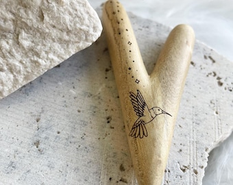 Kuripe de madera de cocodrilo y colibrí indígena, herramienta chamánica, autoaplicador, pipa Hapé