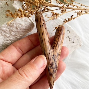 Indigenous Snake Spirit Coconut Wood Kuripe, Shamanic Tool, Self Applicator, Hapé Pipe