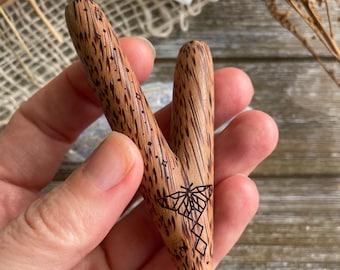 Kuripe de madera de coco con forma de mariposa indígena, herramienta chamánica, autoaplicador, pipa Hapé