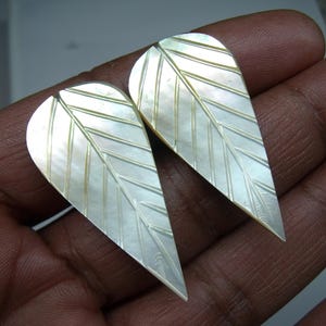 Real Sea Shell Leaf Matched Pair Mop White, Rainbow Color Good Carving, Long size Mother of Pearl, Carved Loose Gems For Earring Making, AAA