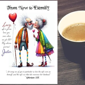 Könnte beinhalten: Eine Grußkarte mit dem Text „From Now to Eternity“ und einer Cartoon-Illustration eines sich küssenden älteren Paares. Der Mann hält einen Stock und die Frau einen herzförmigen Lutscher. Der Text enthält „Lucy, I'm gonna love you...“ und „Justin“.