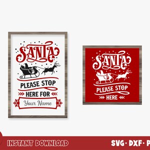 Op de afbeelding: Een rood en wit bord met de tekst "Santa Please Stop Here For Your Name" en een zwart silhouet van Sinterklaas in een slee die door rendieren wordt getrokken.