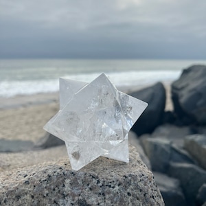 This is an XL genuine Clear Quartz Stellated Dodecahedron that has been cleansed and infused with Reiki. This gorgeous Clear Quartz Star is big and weighs 1.75 lbs! This is Sacred Geometry and Metatron's Cube.