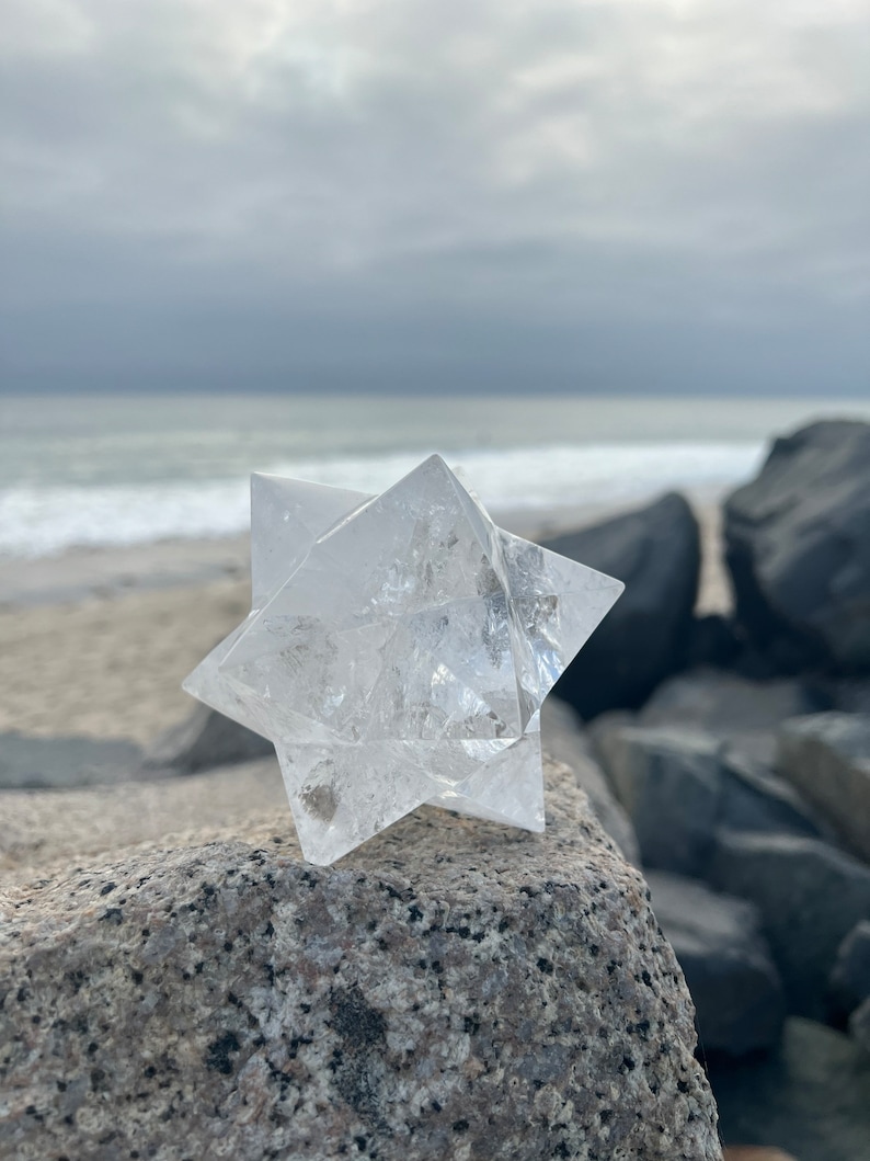 This is an XL genuine Clear Quartz Stellated Dodecahedron that has been cleansed and infused with Reiki. This gorgeous Clear Quartz Star is big and weighs 1.75 lbs! This is Sacred Geometry and Metatron's Cube.