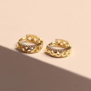1 Pair 10K Solid Gold huggie hoop earrings,Huggie hoop earrings,Mini hoop earrings,Tiny hoops,Cartilage earrings,gift for her.