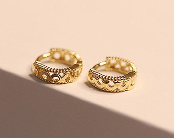 1 Pair 10K Solid Gold huggie hoop earrings,Huggie hoop earrings,Mini hoop earrings,Tiny hoops,Cartilage earrings,gift for her.