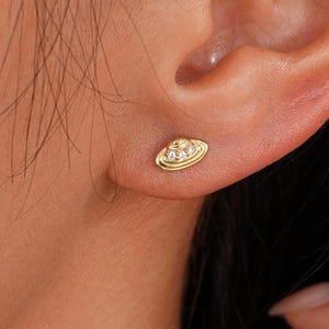 Sterlingzilveren diamant oorknop planeet kraakbeen, 14K vergulde CZ Saturnus oorlel piercing, edelsteen Galaxy Helix vlinder achterkant oorbel